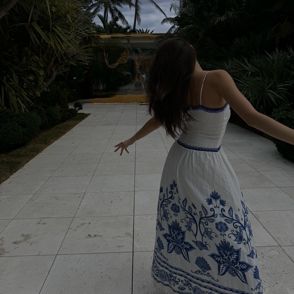 Cotton Elegant Blue and White Floral Dress - Picture 4 of 4